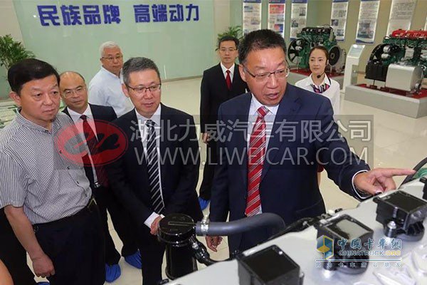 钱恒荣提出了“不留余地、敢于挑战;攻克难题，实现引领”的研发精神