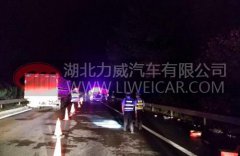 危化品货车高速自燃 无人员伤亡